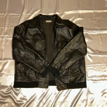 블랙 가죽 자켓 지퍼 포함