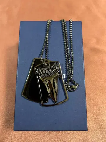 Adventurous Pirates-High Sea Shark Tooth