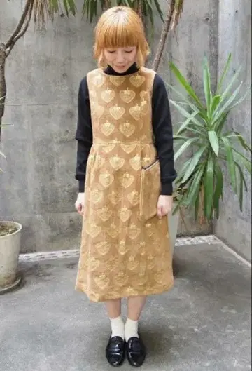 새상품급 peu pres 딸기 무늬 자카드 원피스 벨로아