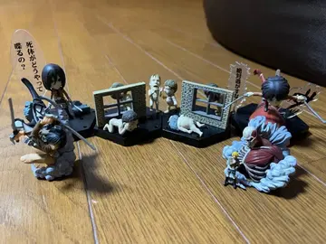 진격의 거인 피규어 세트