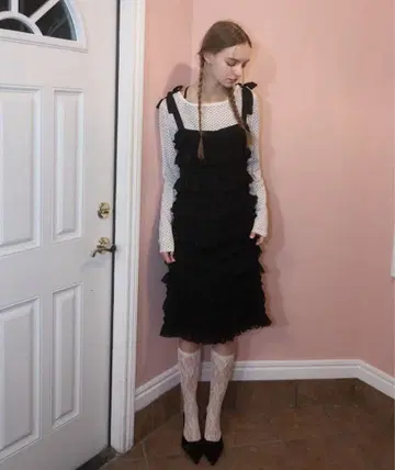 프릴 장식 블랙 슬리브리스 원피스