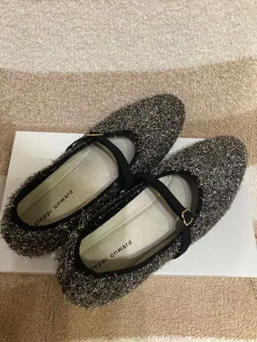 steppi 라운드 퍼 펌프스 ONWARD