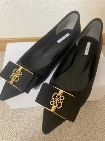 RANDA 모노그램 부품 리본 플랫 펌프스