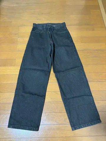 블랙 스트레이트 데님