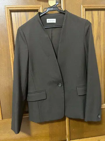 플라스테 노카라 자켓 수트 셋업 브라운 XS