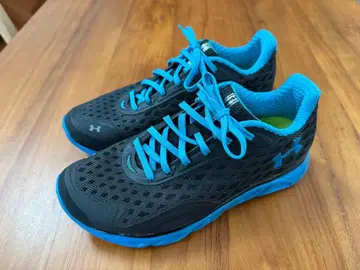 언더 아머 러닝화 블랙/블루 SPINE