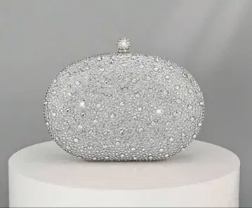 비쥬 장식 실버 클러치백