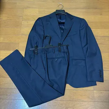 네이비 비즈니스 정장 자켓과 팬츠 세트