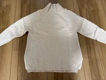 베이지 리브 니트 그린 라벨 릴랙싱