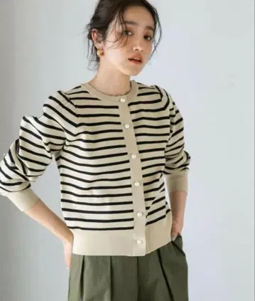 새상품급 나노 유니버스 보더 니트 가디건 펄 크림색 x 블랙 F