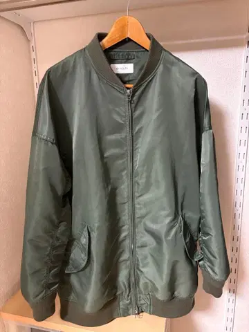 ON ROUTE MA-1 자켓 올리브 그린