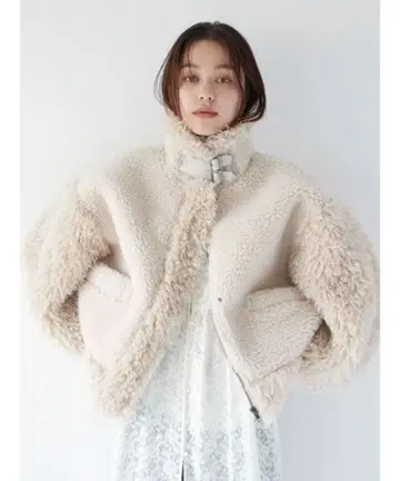 보아 콤비 무스탕 블루종 아이보리