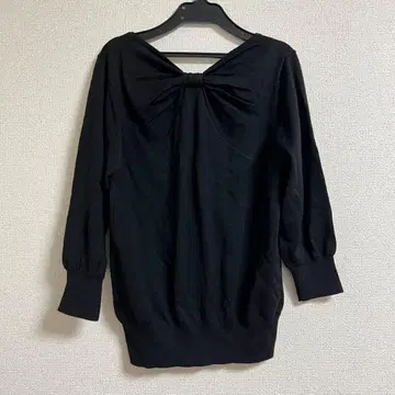 INDIVI 보트넥 백리본 디자인 니트