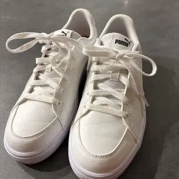 PUMA 화이트 스니커즈