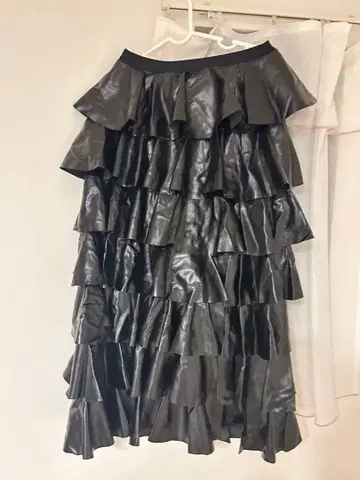 Sanself 가죽 프릴 스커트