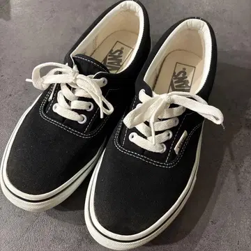 VANS 블랙 로우컷 스니커즈