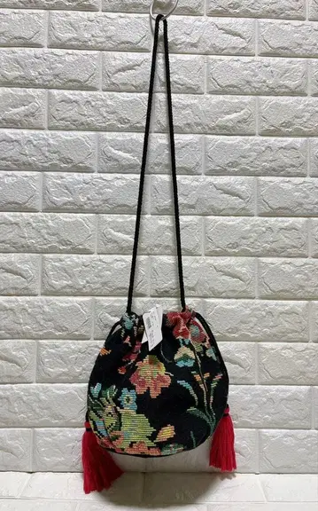 꽃무늬 자수 복조리형 숄더백 어반 리서치
