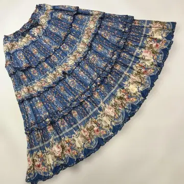 [ 새상품급 ] 핑크하우스 블루 장미와 체리 패턴 단단 스커트