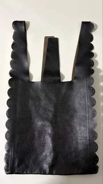 LUDLOW 라들로 스캘럽 블랙