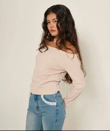 자수 보트넥 티셔츠 TINA:JOJUN