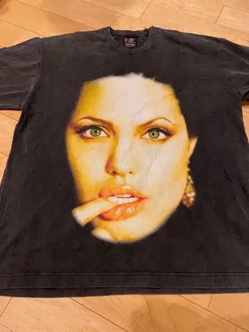Giant XL 안젤리나 졸리 티셔츠