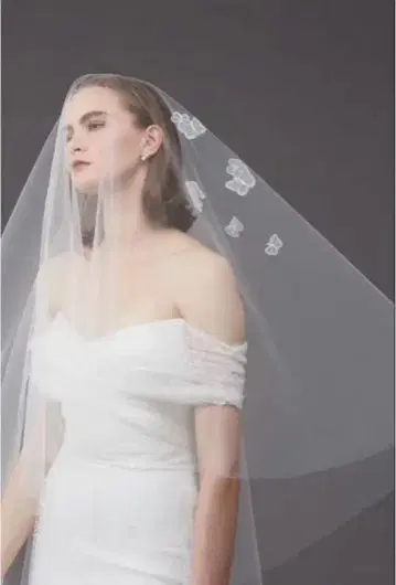 더 트리트 드레싱 롱 웨딩 베일