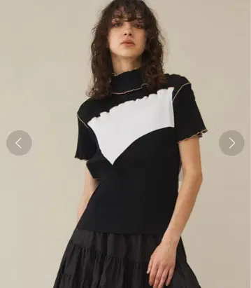 코토하요코자와 숏 슬리브 탑 하이넥 타입