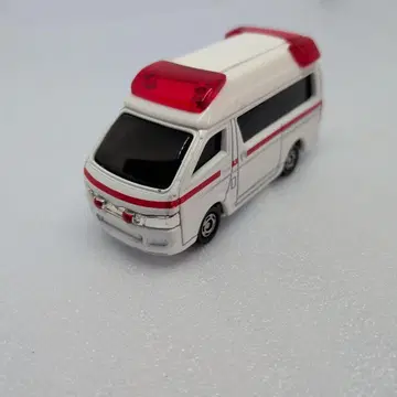 토미카 4D 도요타 하이메딕 구급차