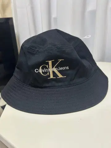 Calvin Klein 버킷햇