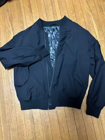 GU 블랙 MA-1 자켓 S 사이즈