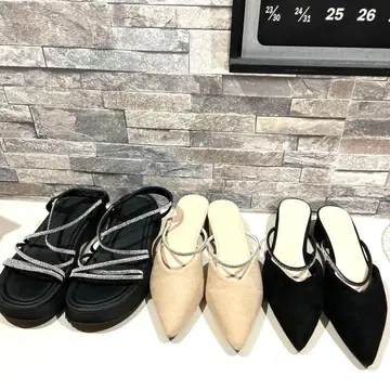 스트랩이 달린 스틸레토 샌들