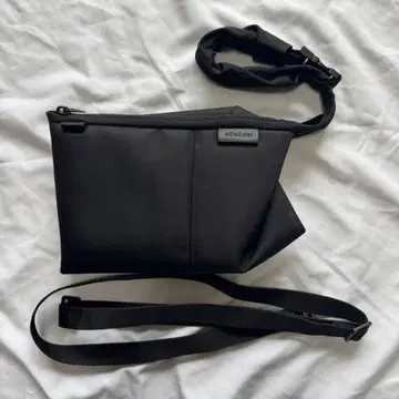 cote&ciel Kivu S Sleek Black 나일론 파우치