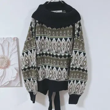 novem 기하학 패턴 니트 스웨터 보틀넥 백리본 블랙 화려 F