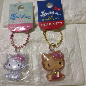 통통한 푸치 볼체인 선탠 키티 & 챠미키티