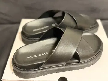 MAURO de BARI 블랙 샌들 크로스 스트랩