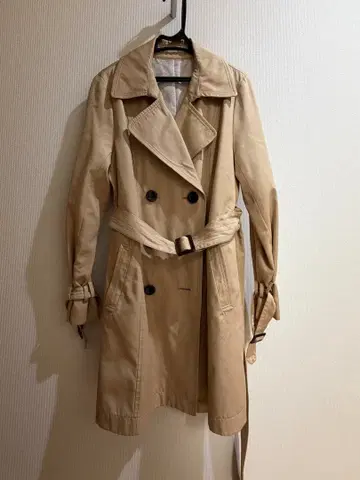 베이지 트렌치코트 더블 브레스트