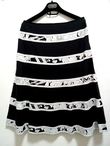 컨디션 최상 레오나르 칸칸 소재 스커트 67 L 사이즈