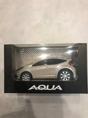 TOYOTA AQUA 미니카 풀백카 베이지