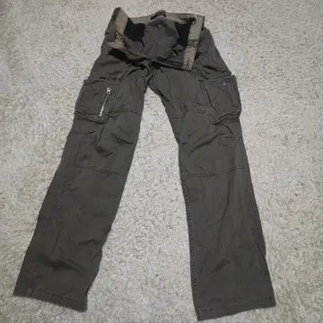 카고 스타일 카키 팬츠 지퍼 포켓 부착