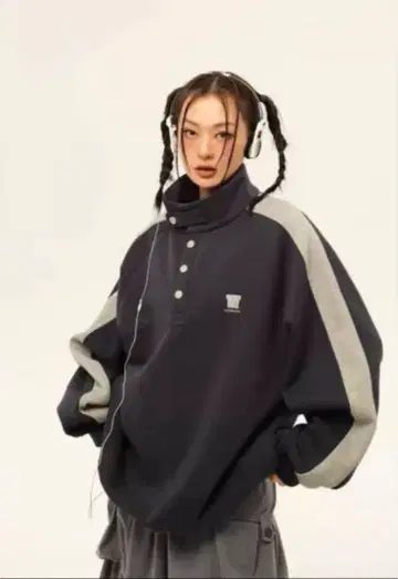 네이비 하이넥 트레이닝복