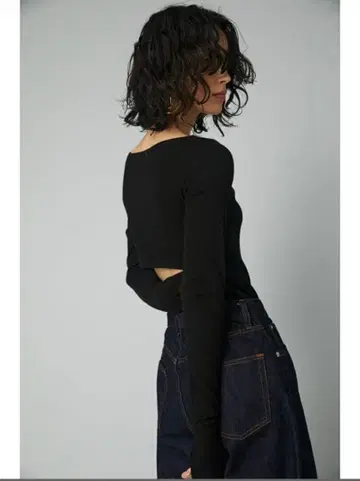 백 오픈 블랙 긴팔 상의 HeRIN.CYE