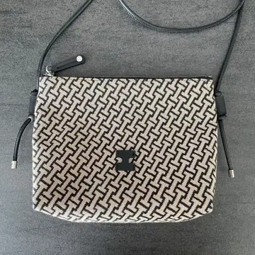 IACUCCI 이 모노그랑마 숄더백