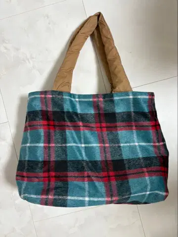 리버서블 토트백 체크 무늬 베이지 백