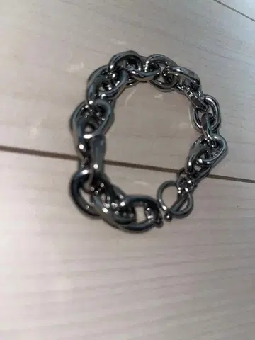 13Lue 팔찌 눈에 띄는 흠집이나 얼룩은 없음