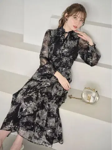 프릴 & 리본 포함 허리 셔링 별자리 토와르 드 주이 패턴 레이스 절개