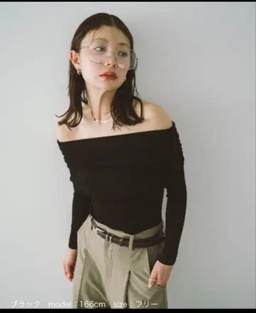 HANNE 오프숄더 니트탑