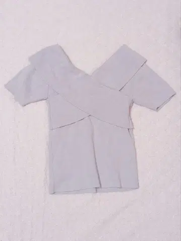 프론트 크로스 오프숄더 니트탑