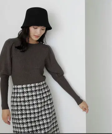 내추럴 뷰티 베이직 숄더 비쥬 긴팔 니트 새상품