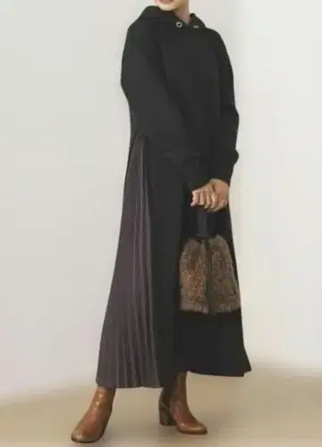 새상품급 빔즈 롱 원피스 사이드 플리츠 속기모 후드 부착 블랙