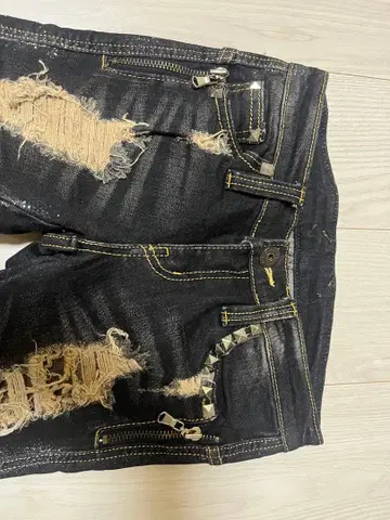 d.i.a. 데미지 가공 스터드 블랙 스키니 데님